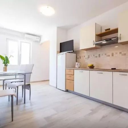 Modernes In Mit Privatem Parkplatz By Interhome Апартаменты