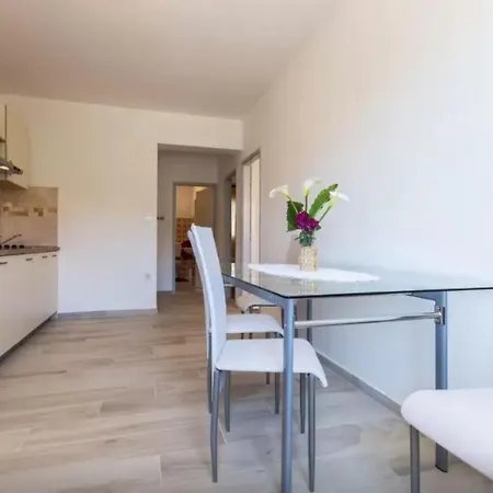 Апартаменты Modernes In Mit Privatem Parkplatz By Interhome Бибинье