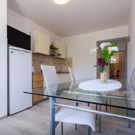 Modernes In Mit Privatem Parkplatz By Interhome *